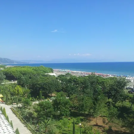 Penthouse Max * Velipojë