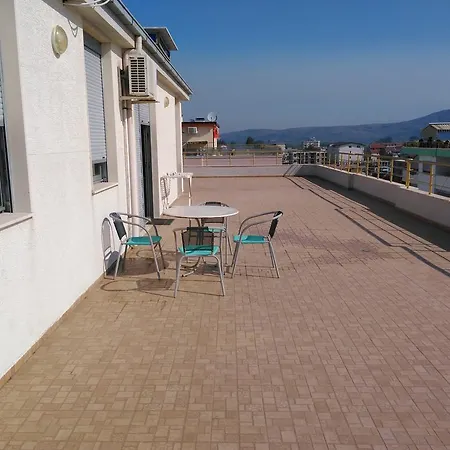 Penthouse Max * Velipojë